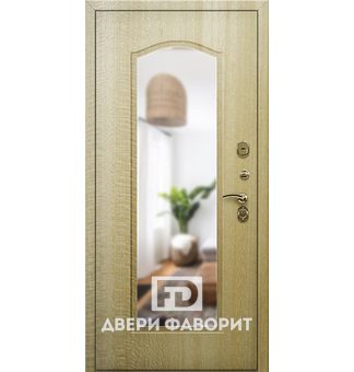 квартирная дверь с зеркалом